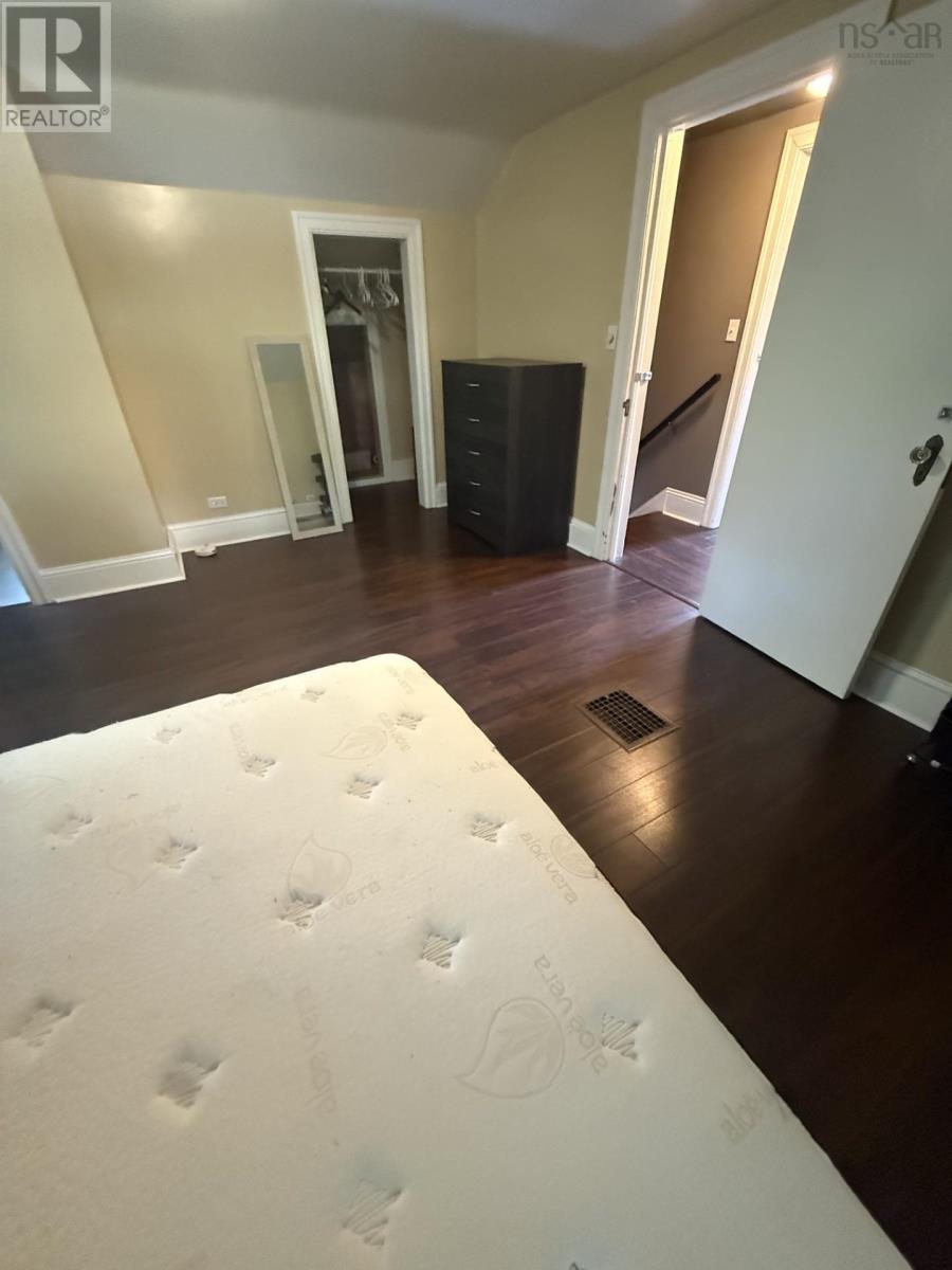 114 Hawthorne Street - 9