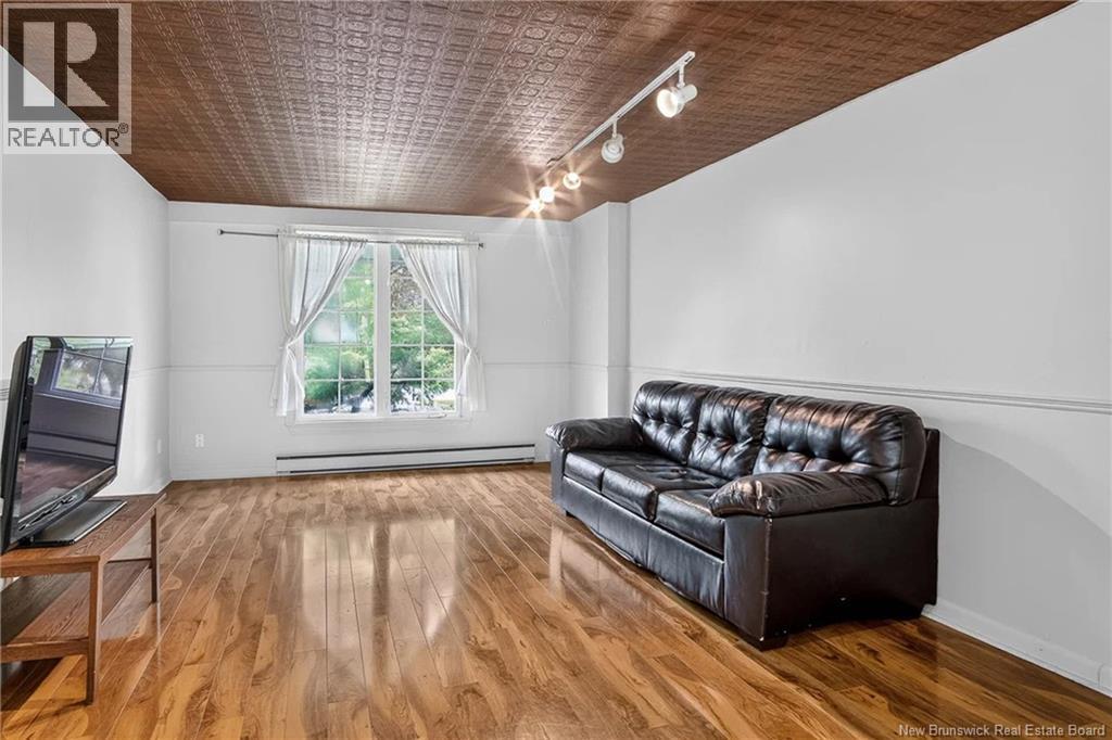 18 Forest Road - Image 20