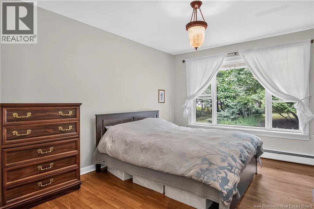 18 Forest Road - Image 25