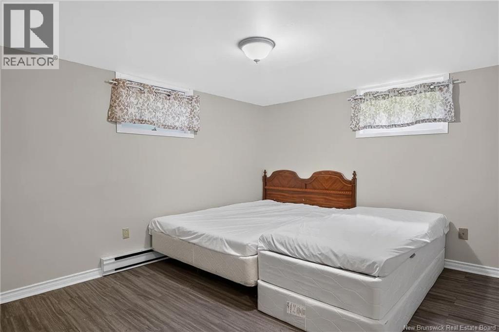 18 Forest Road - Image 35