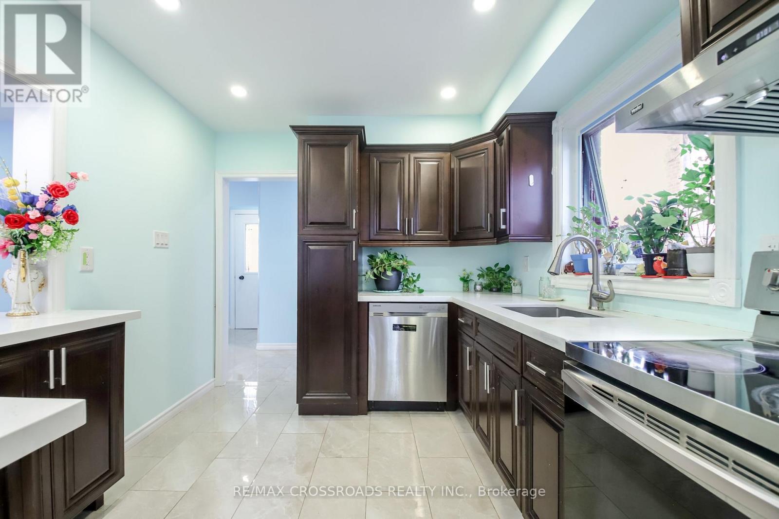 53 GILTSPUR DRIVE - 12