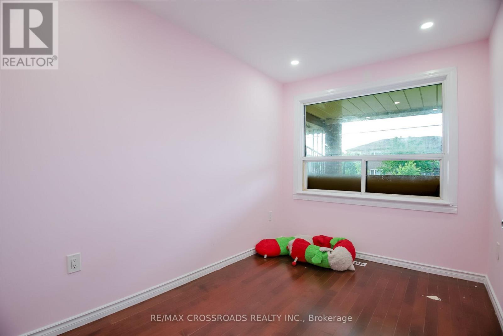 53 GILTSPUR DRIVE - 16