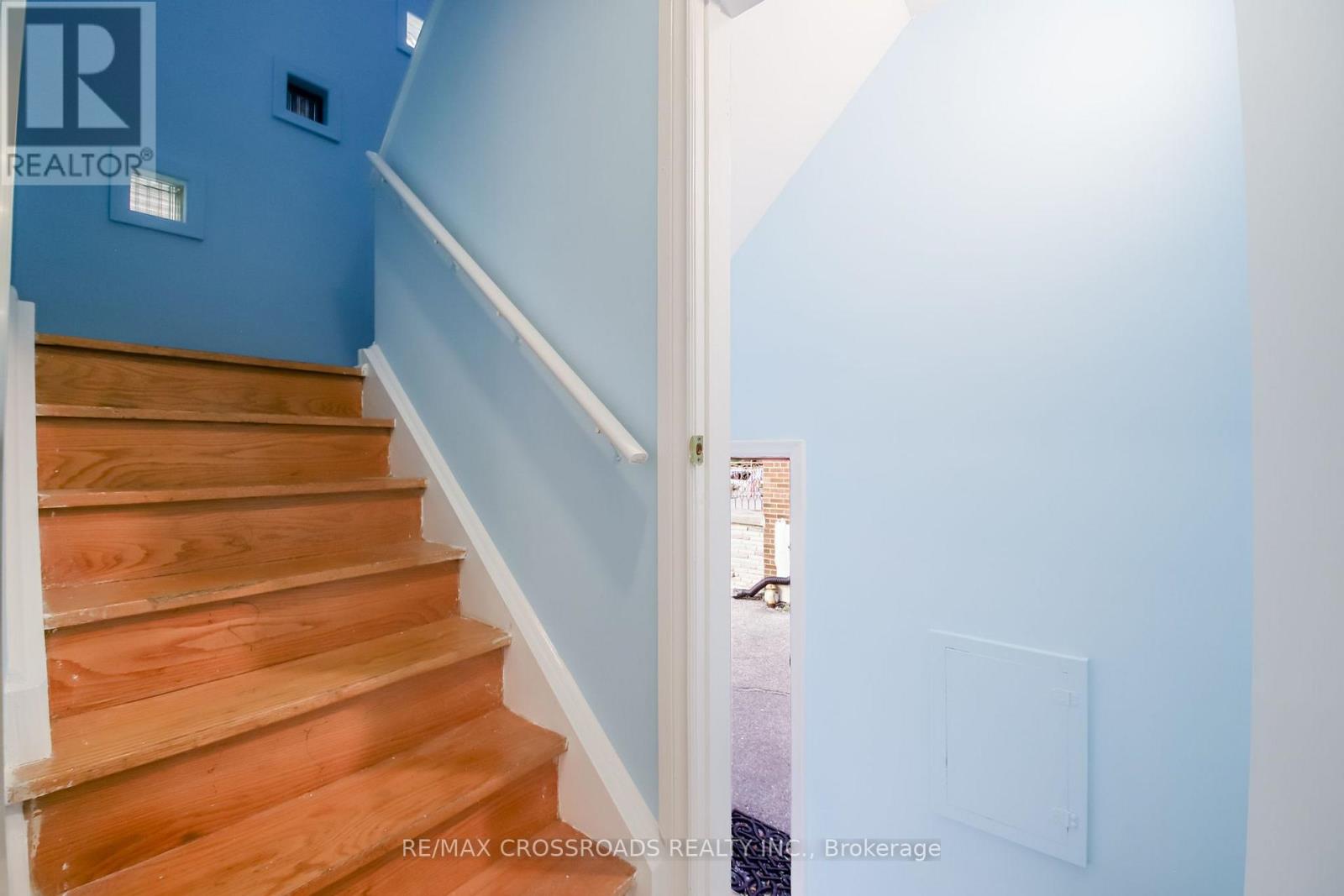 53 GILTSPUR DRIVE - 18