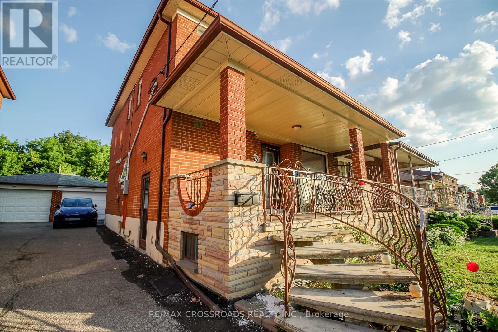 53 GILTSPUR DRIVE - 2