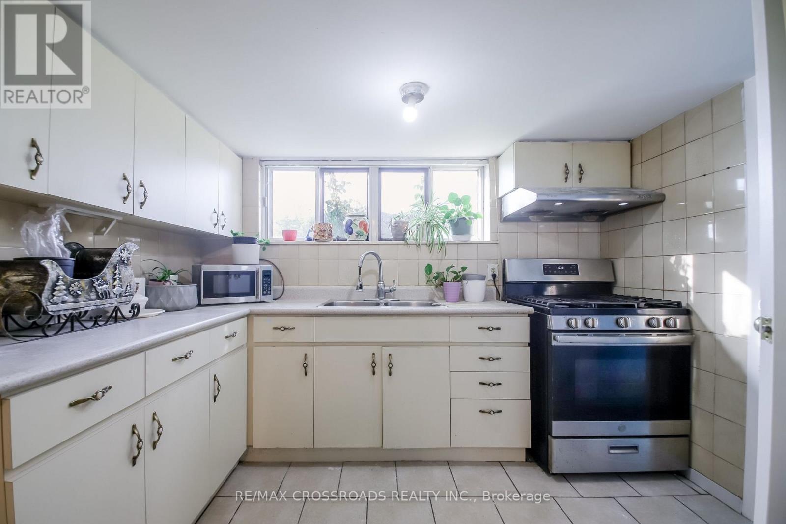 53 GILTSPUR DRIVE - 27