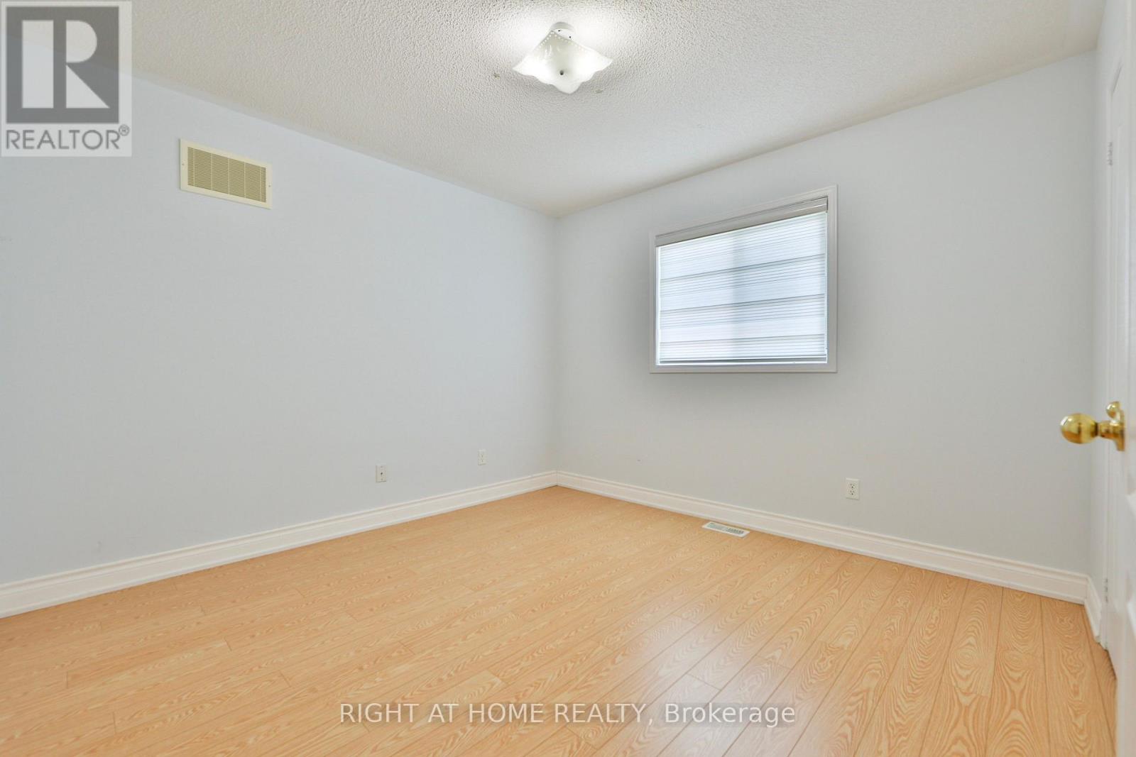3 SILVERBELL COURT - 27