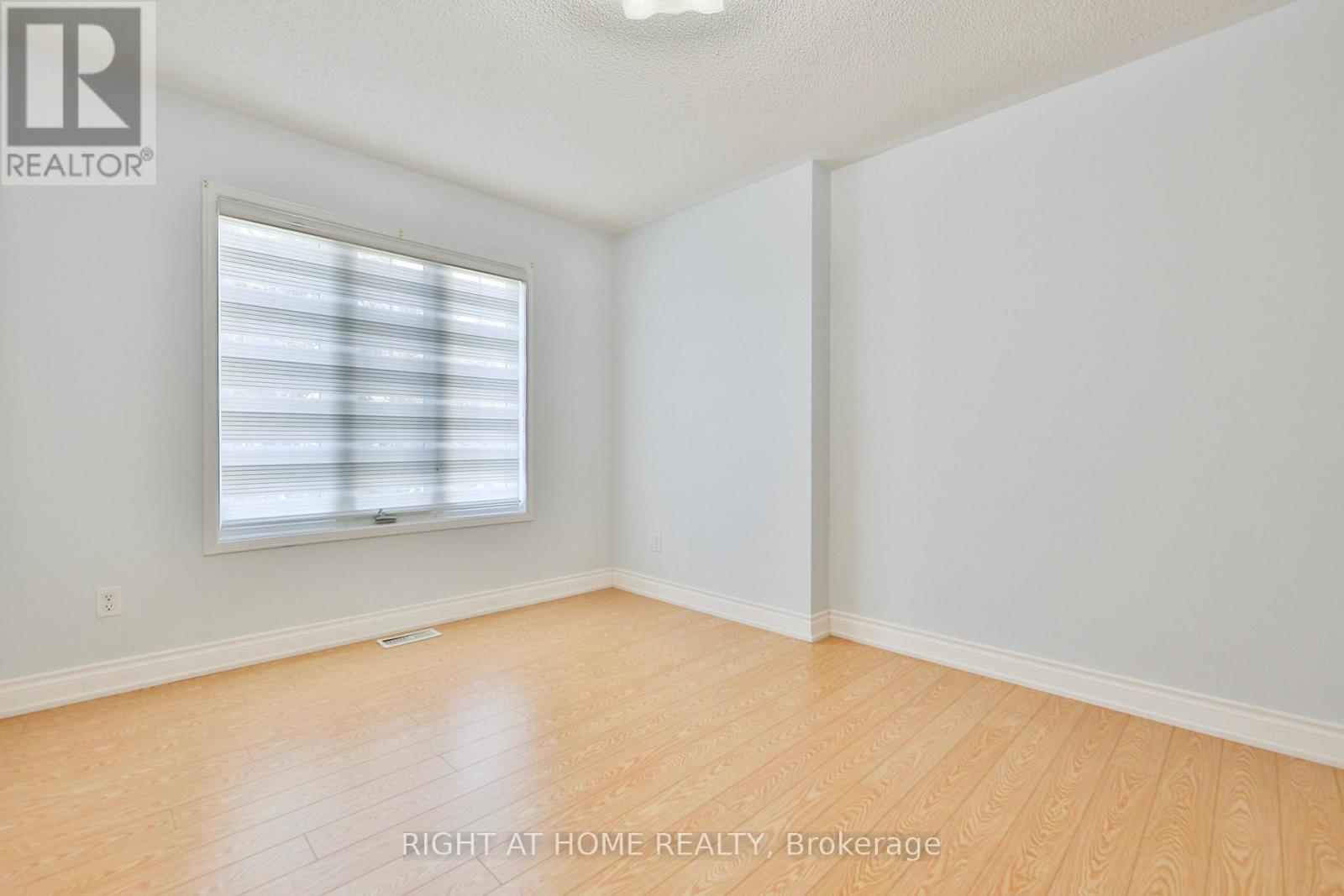 3 SILVERBELL COURT - 31