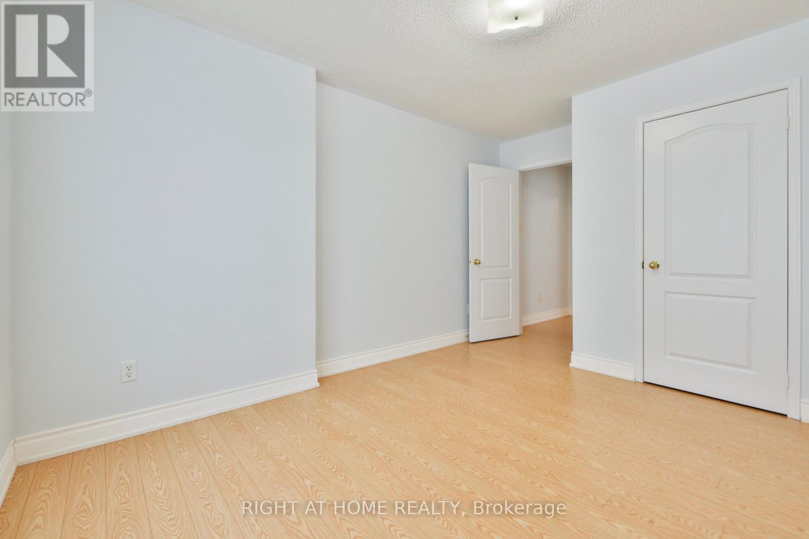 3 SILVERBELL COURT - 32