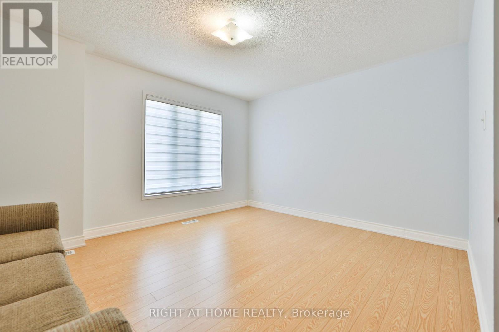 3 SILVERBELL COURT - 34