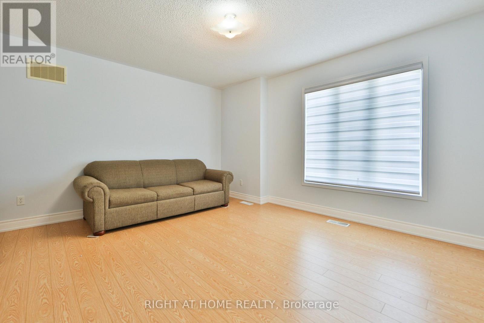 3 SILVERBELL COURT - 35