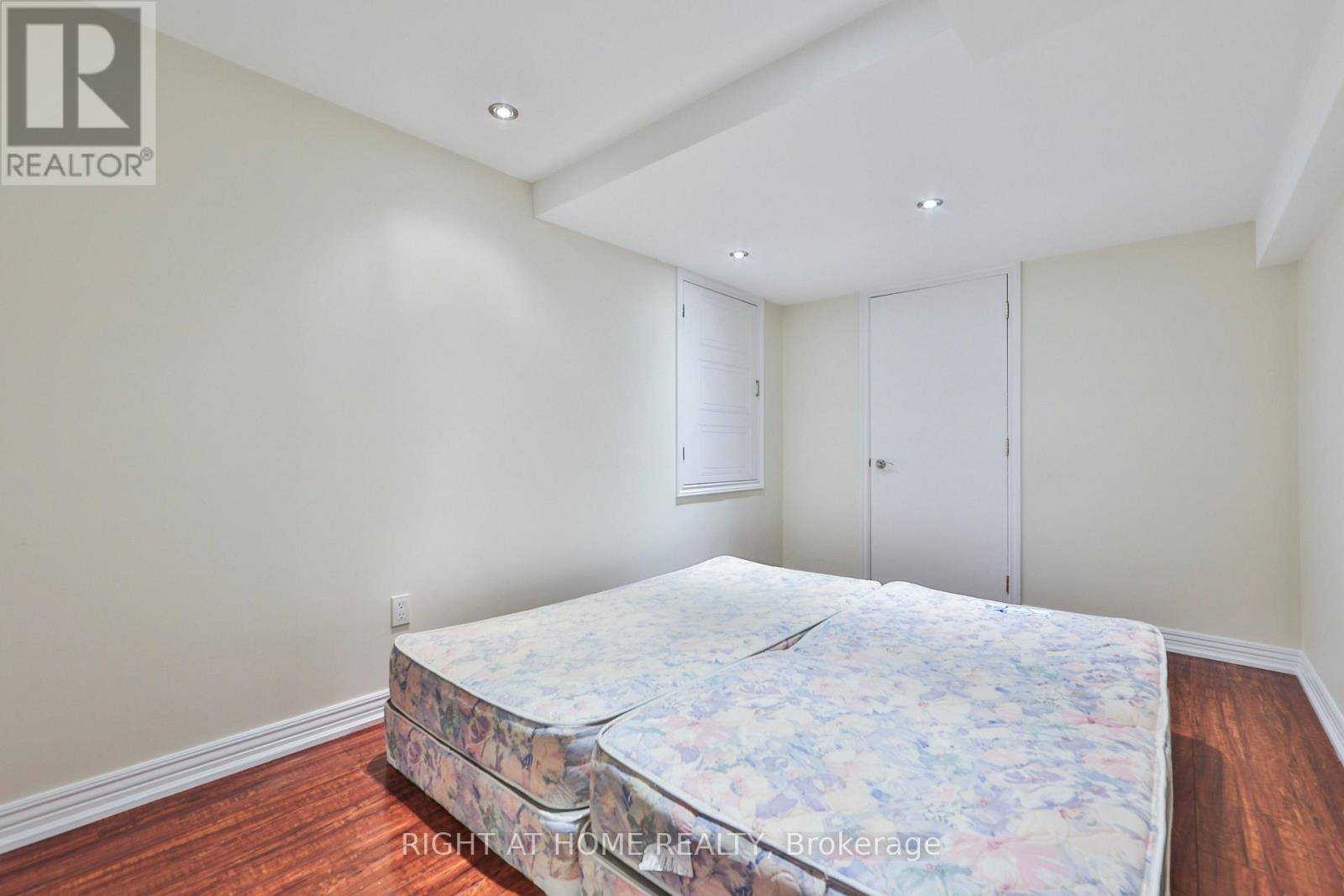 3 SILVERBELL COURT - 40