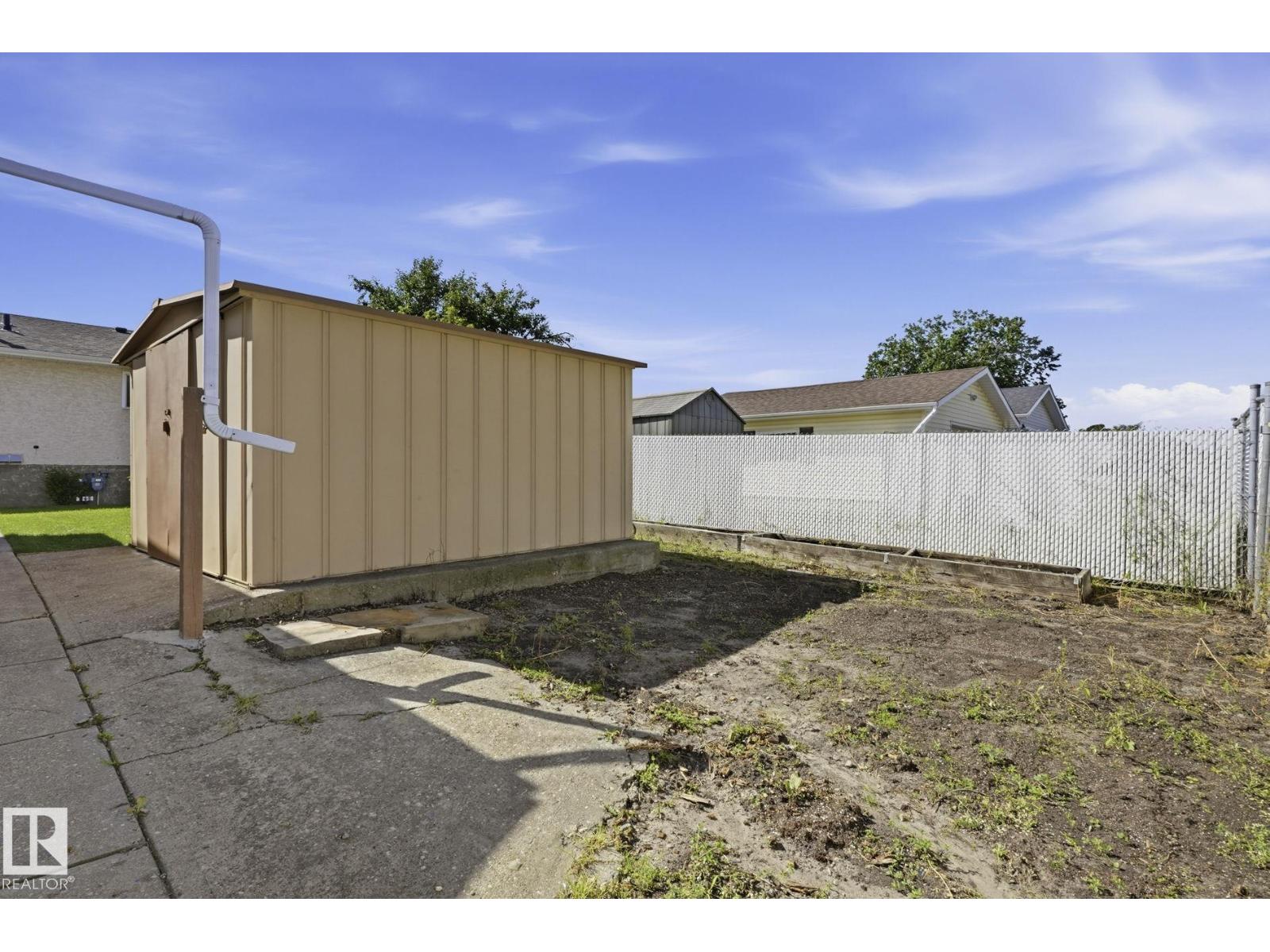 14511 83 ST NW - 32