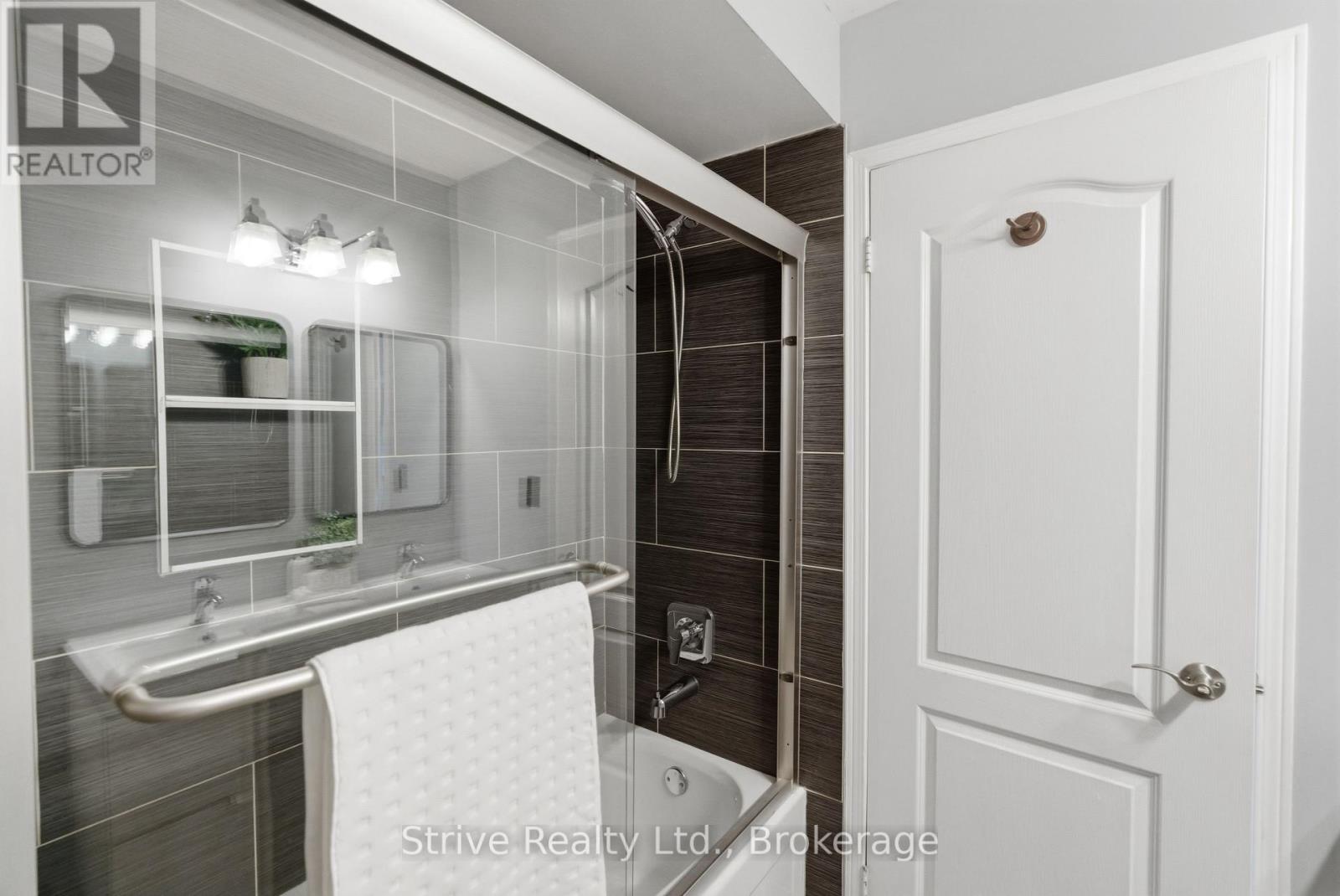 1360 DUMONT STREET - 36