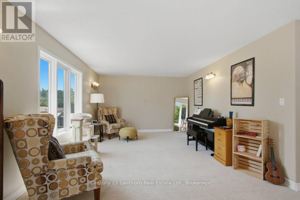 17 MAYHEW DRIVE - 10