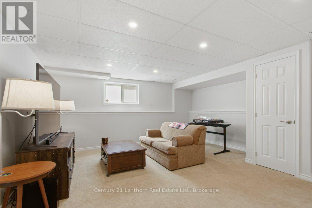 17 MAYHEW DRIVE - 21