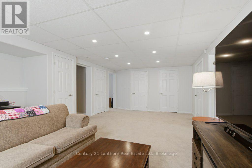 17 MAYHEW DRIVE - 24