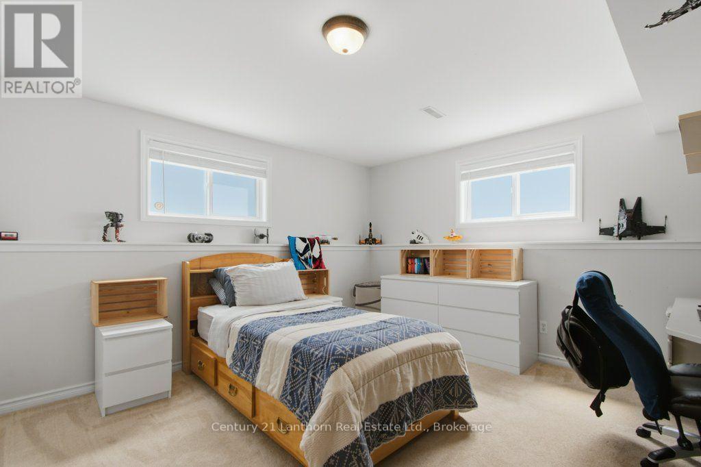 17 MAYHEW DRIVE - 25