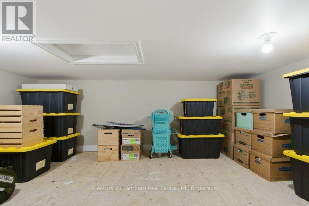 17 MAYHEW DRIVE - 30