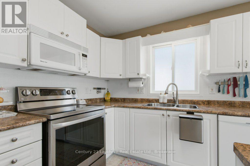 17 MAYHEW DRIVE - 5