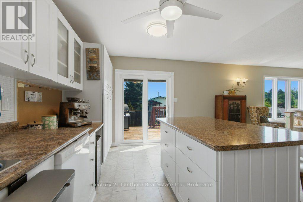 17 MAYHEW DRIVE - 7