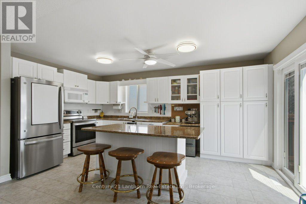 17 MAYHEW DRIVE - 8