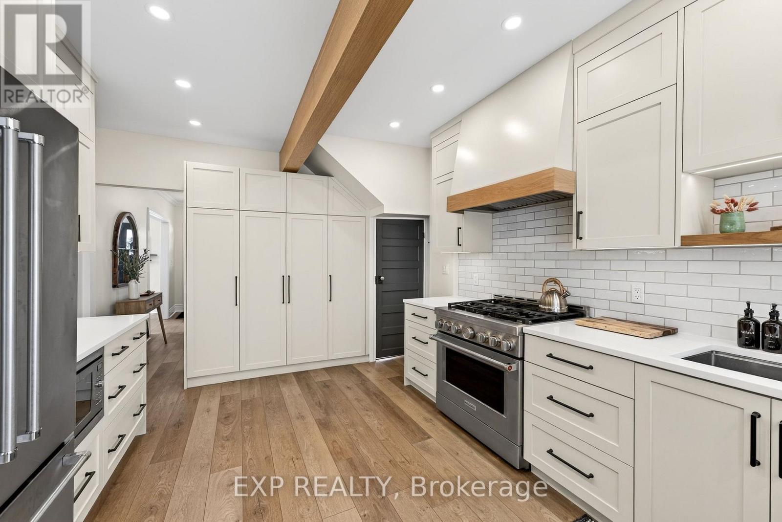 16 BARKER STREET - 15