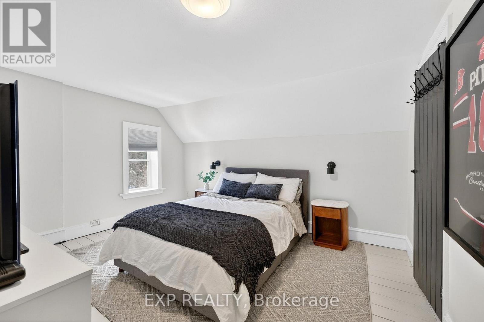 16 BARKER STREET - 36