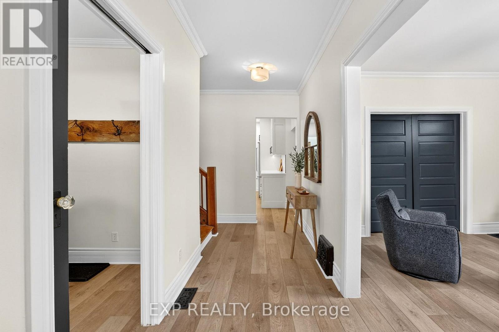 16 BARKER STREET - 9