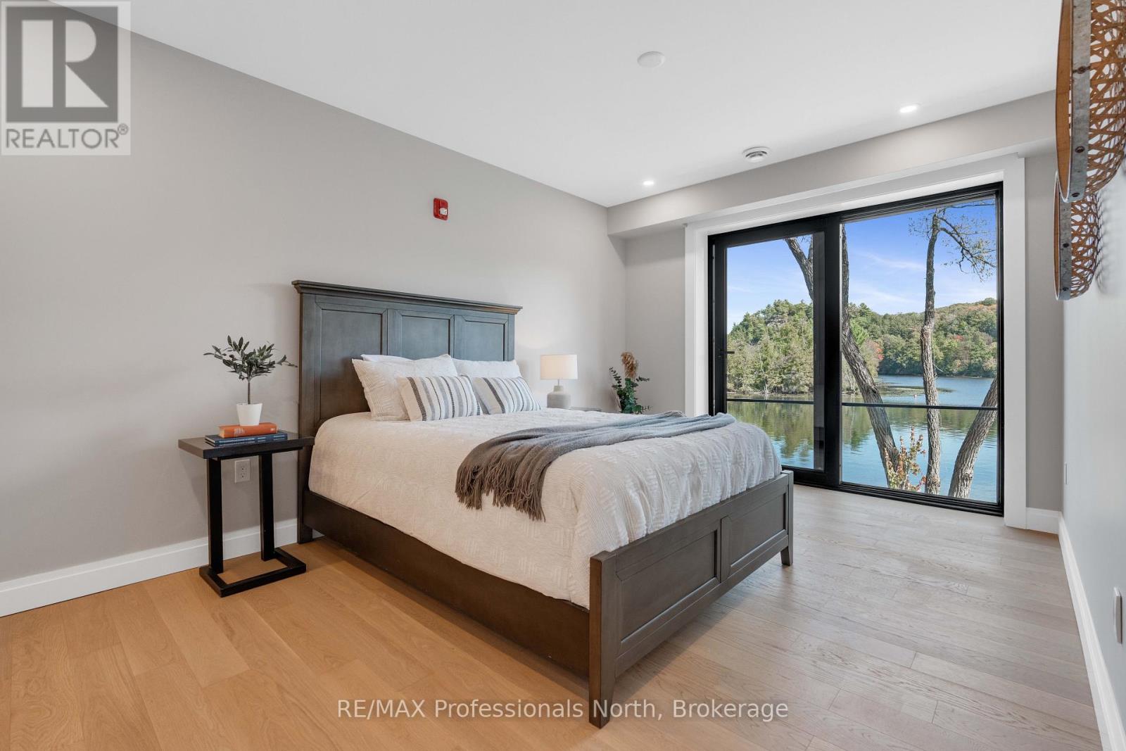 #203 32 BRUNEL ROAD - 7