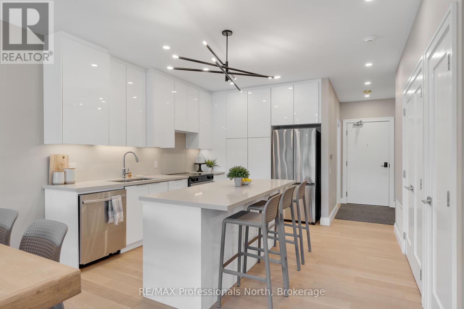 #203 32 BRUNEL ROAD - 8