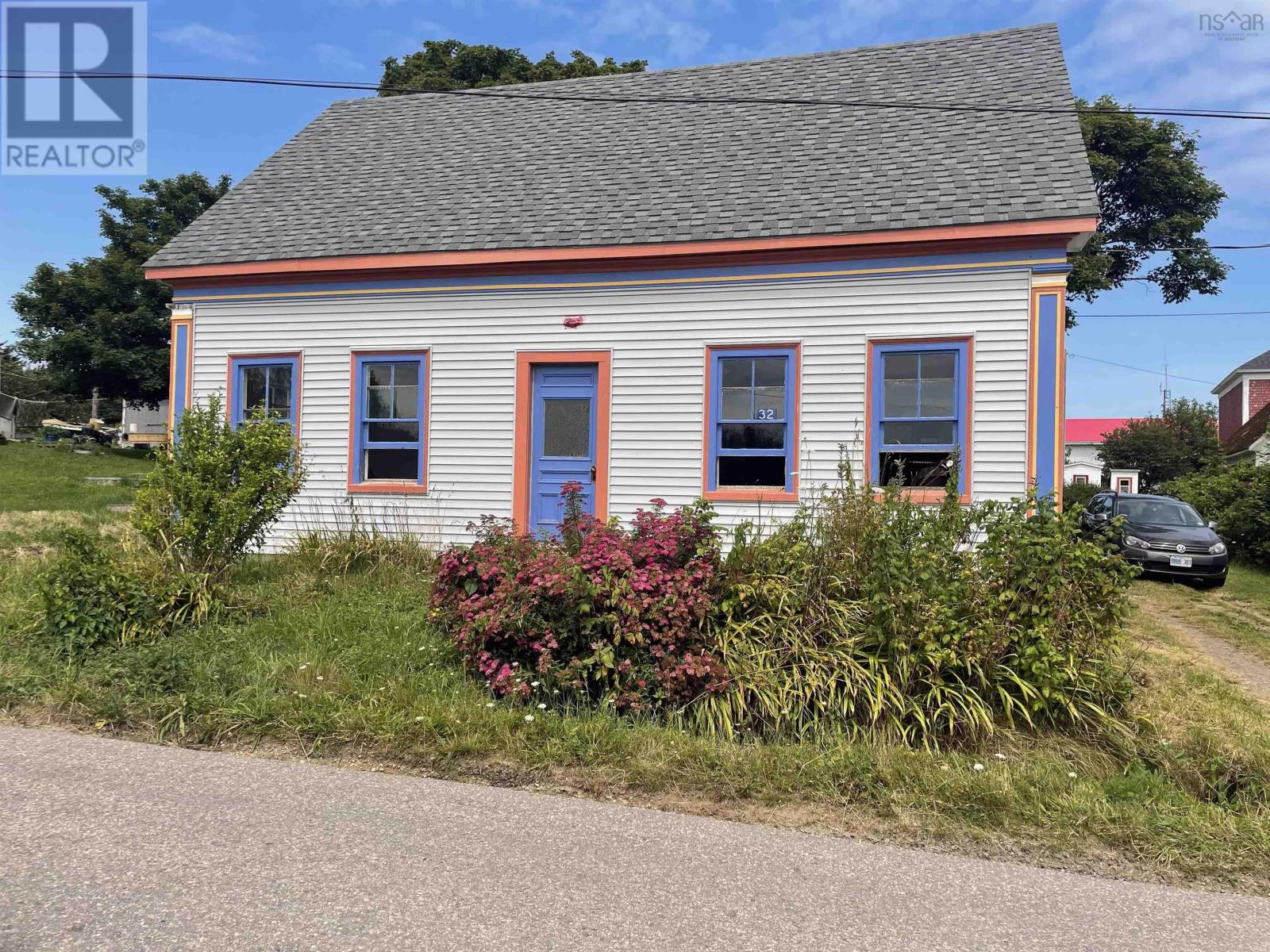 32 Wellington Street - 1