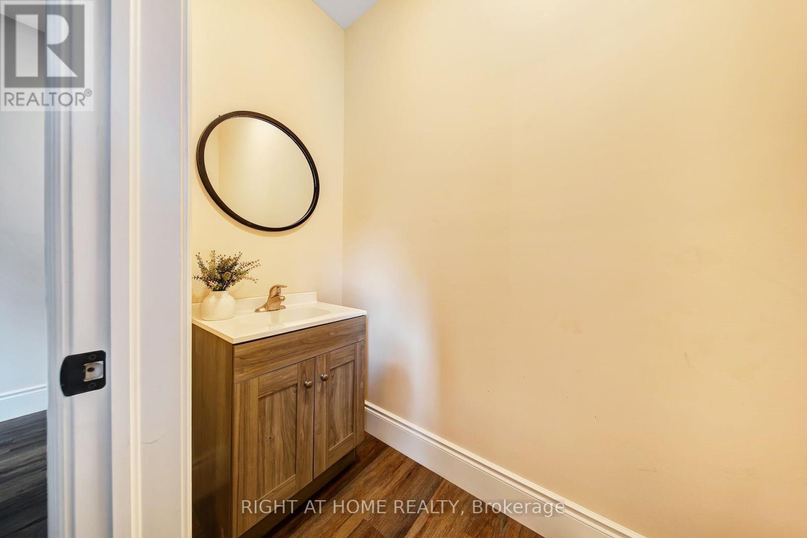 30 WILLOW STREET N - 16