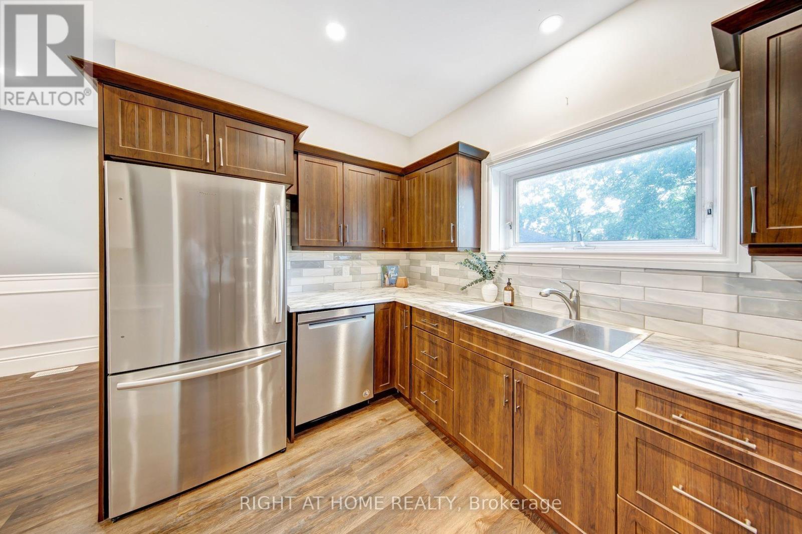 30 WILLOW STREET N - 18