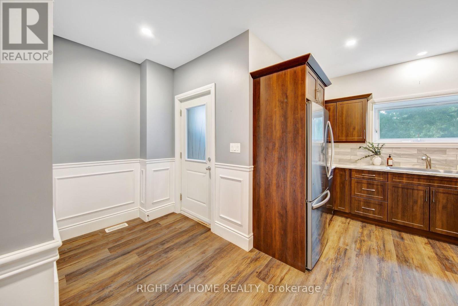 30 WILLOW STREET N - 19