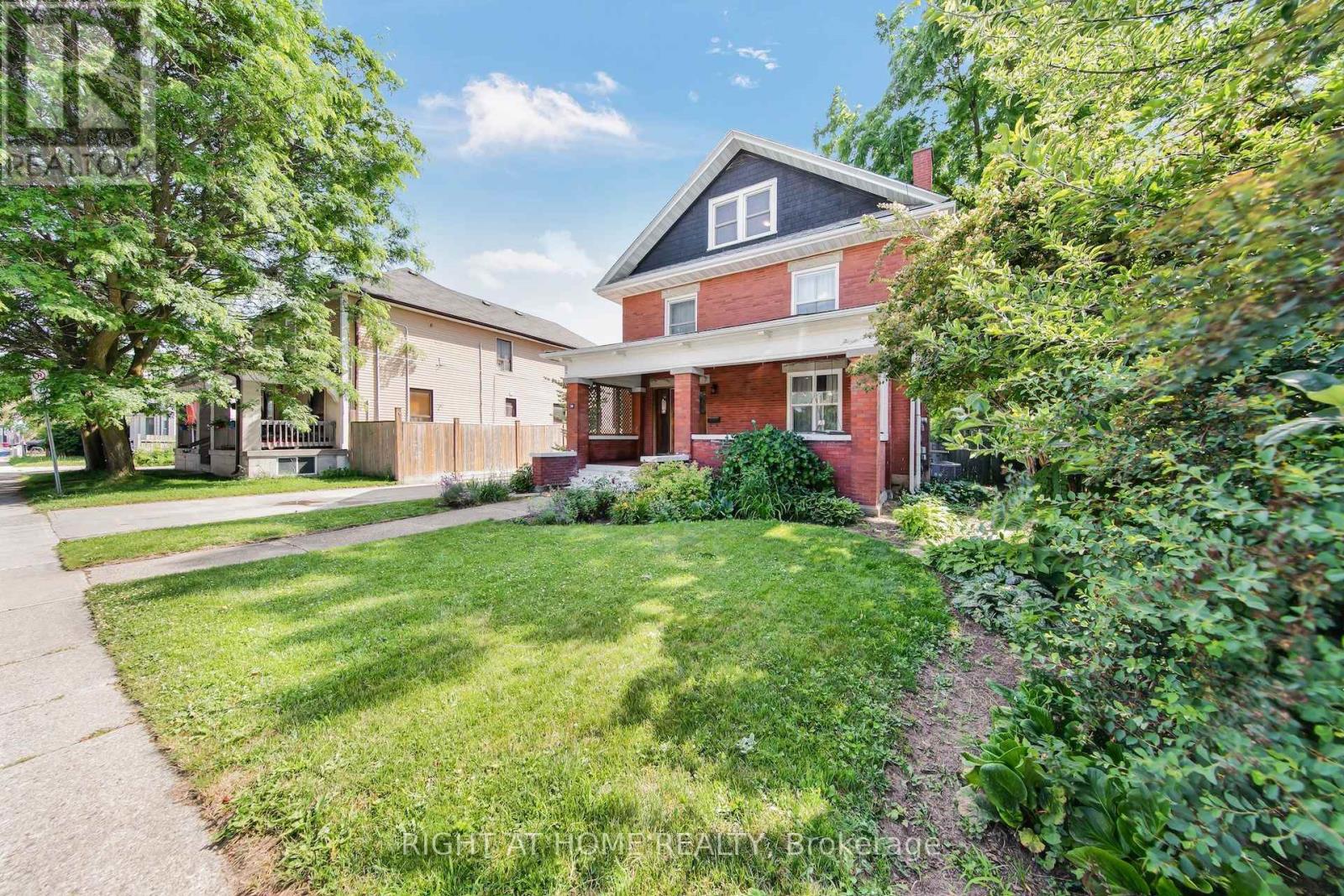 30 WILLOW STREET N - 3