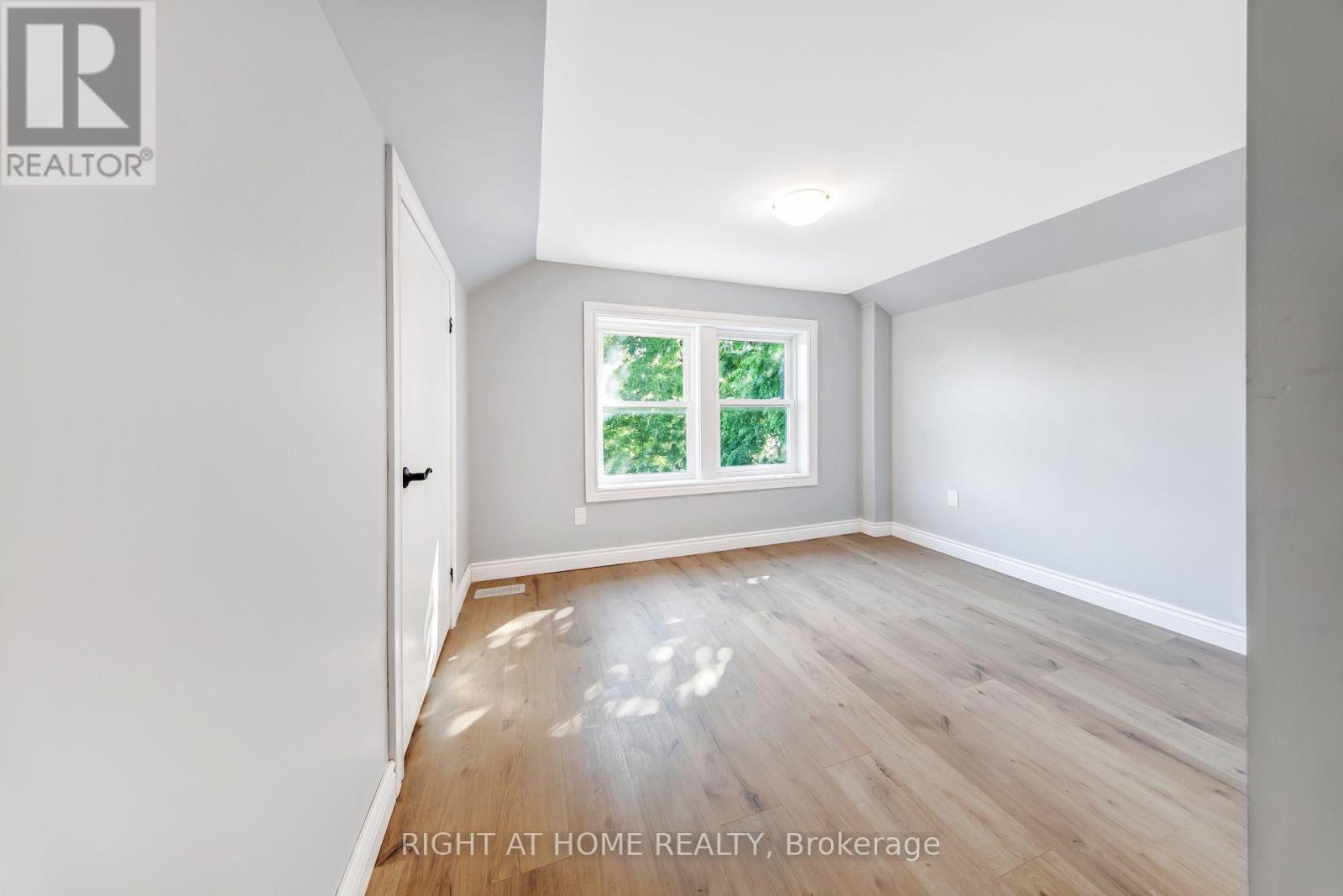 30 WILLOW STREET N - 36