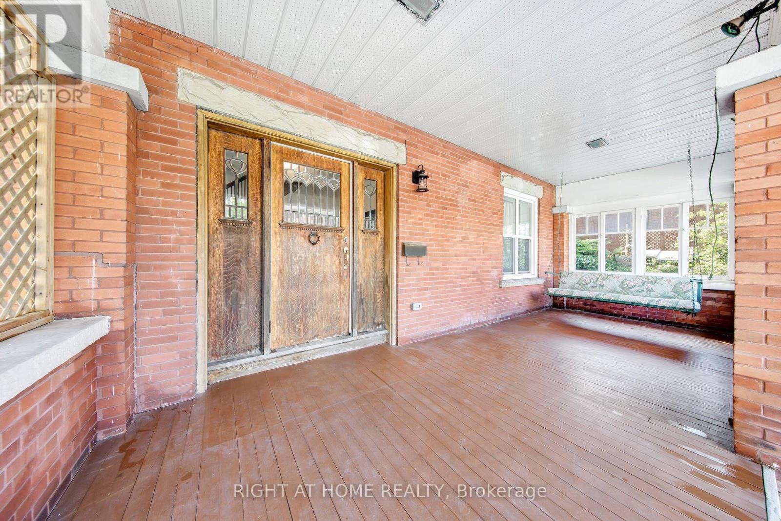30 WILLOW STREET N - 5