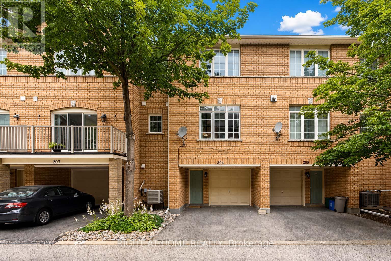 #204 23 OBSERVATORY LANE - 40