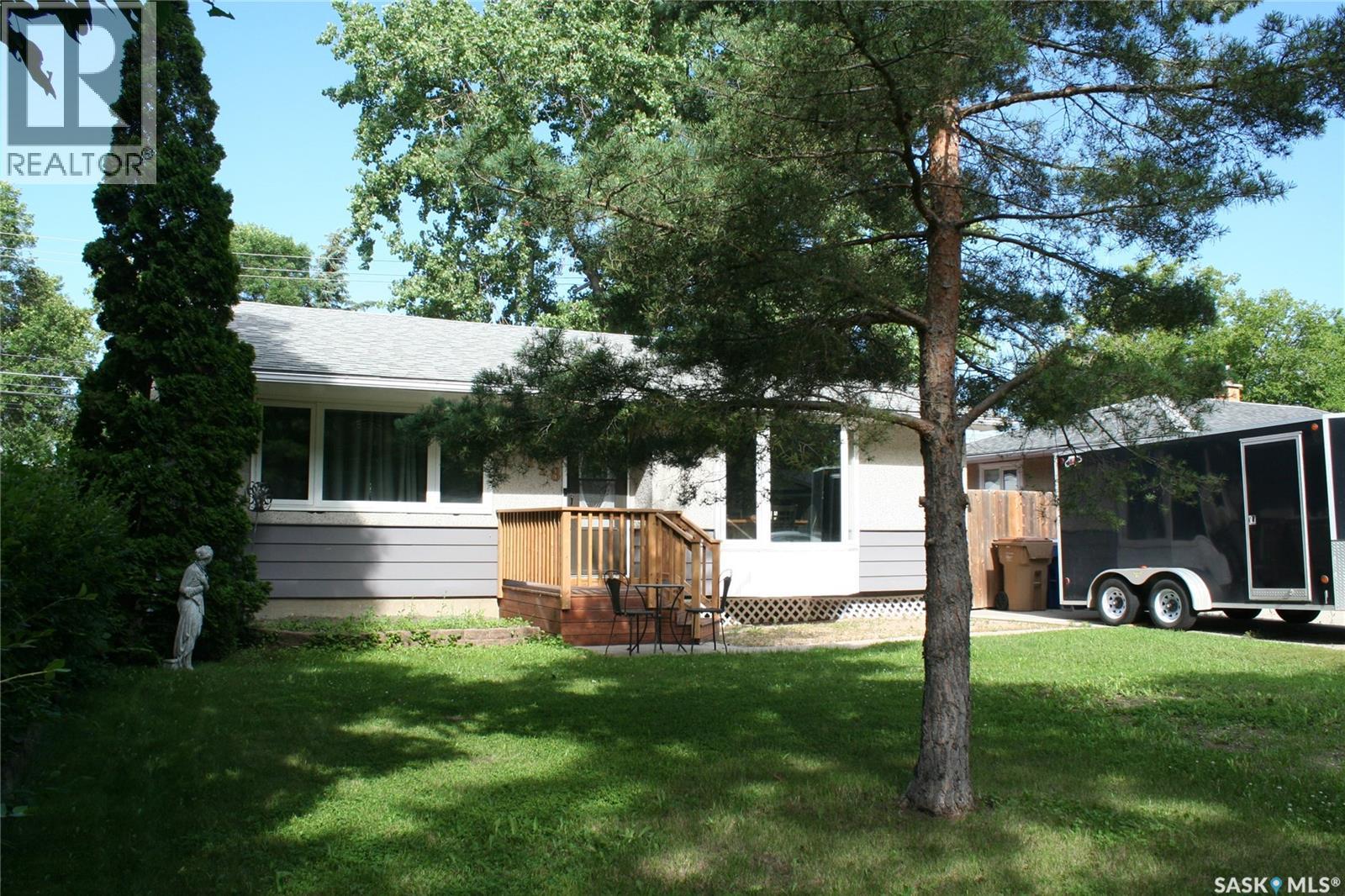 128 Riddell CRESCENT - 1