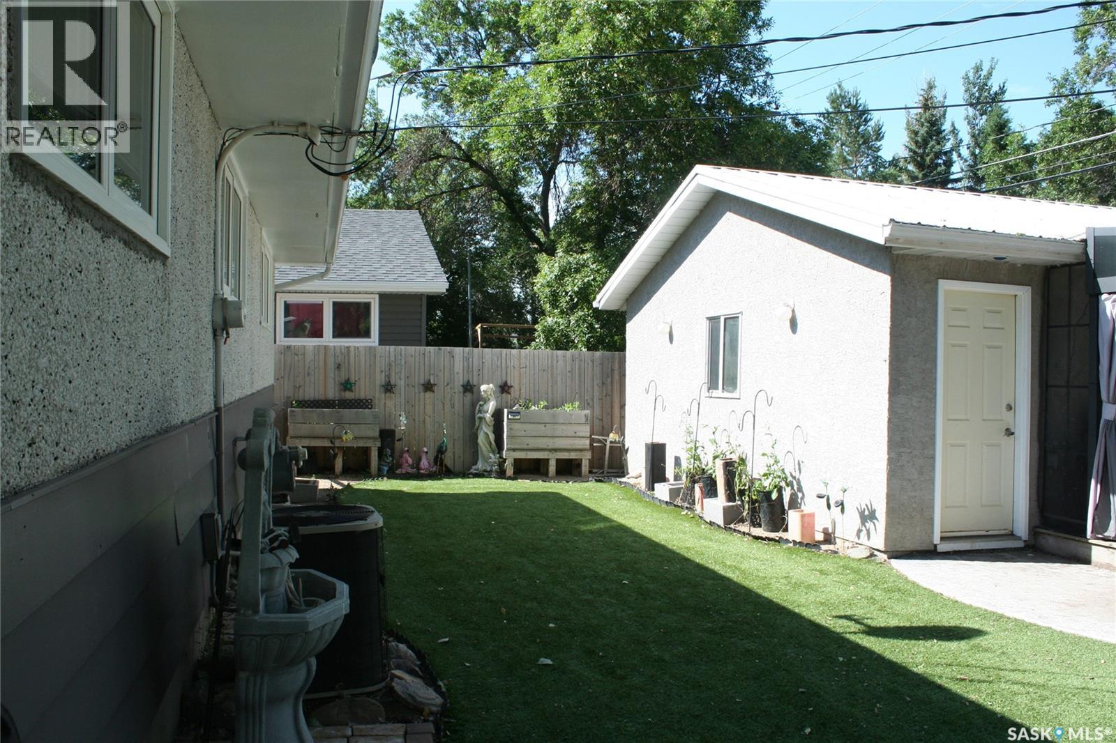 128 Riddell CRESCENT - 22