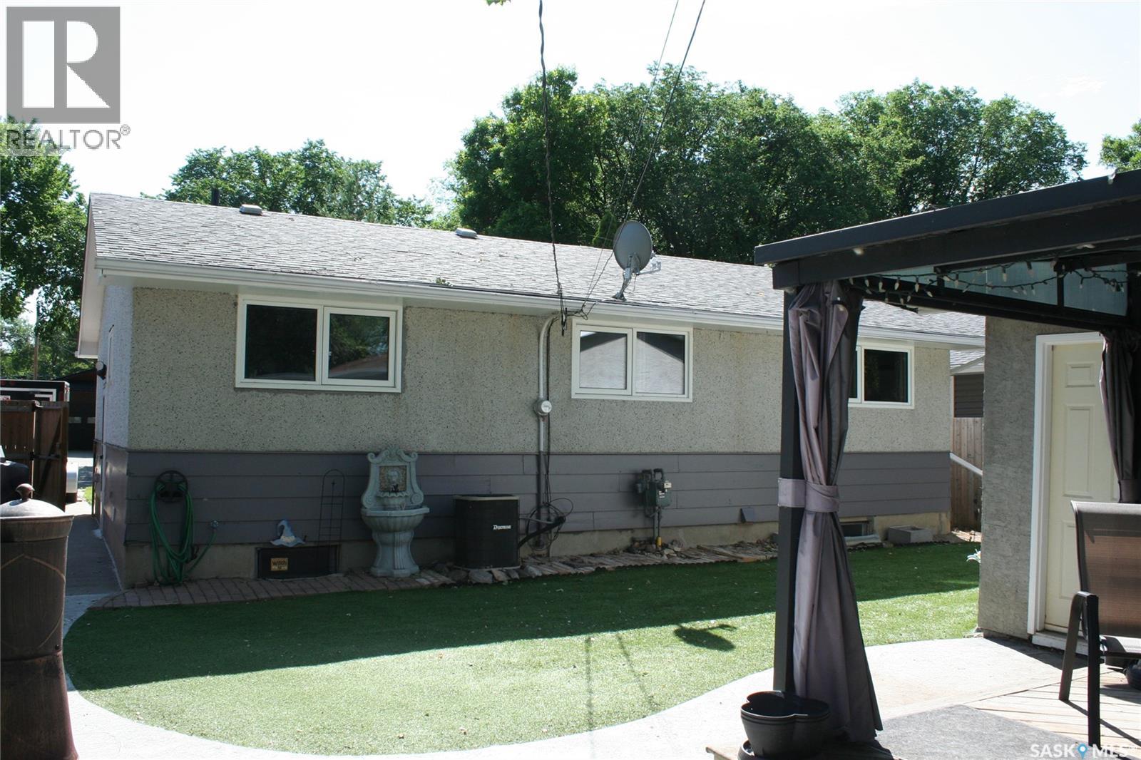 128 Riddell CRESCENT - 24
