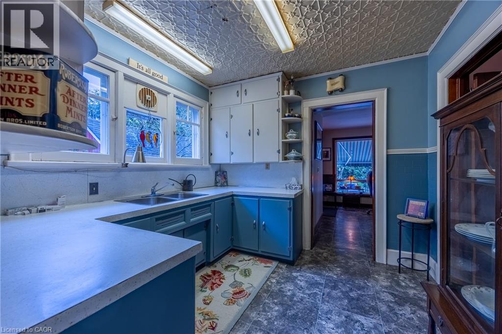 72 CRESCENT Boulevard - 16