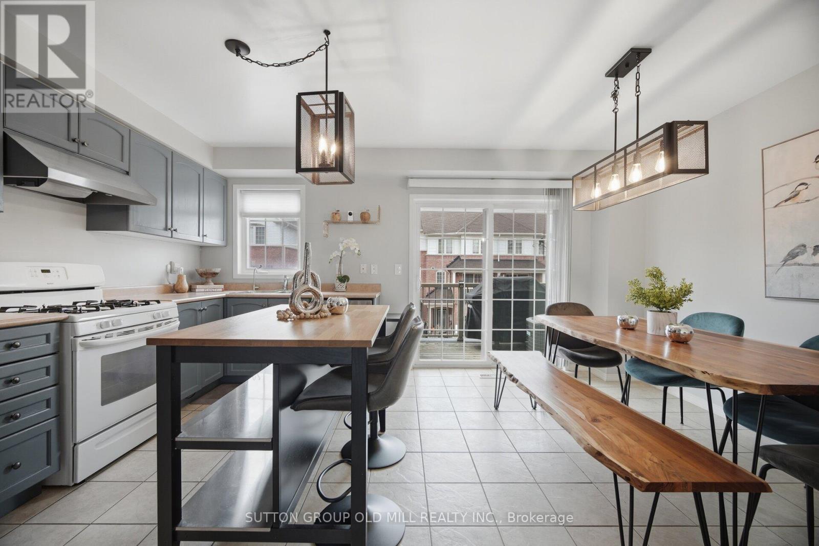 946 AUDLEY ROAD N - 12