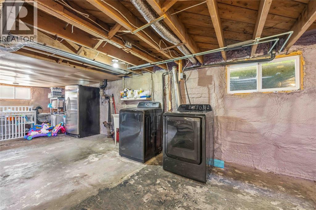 860 LONDON ROAD - 35