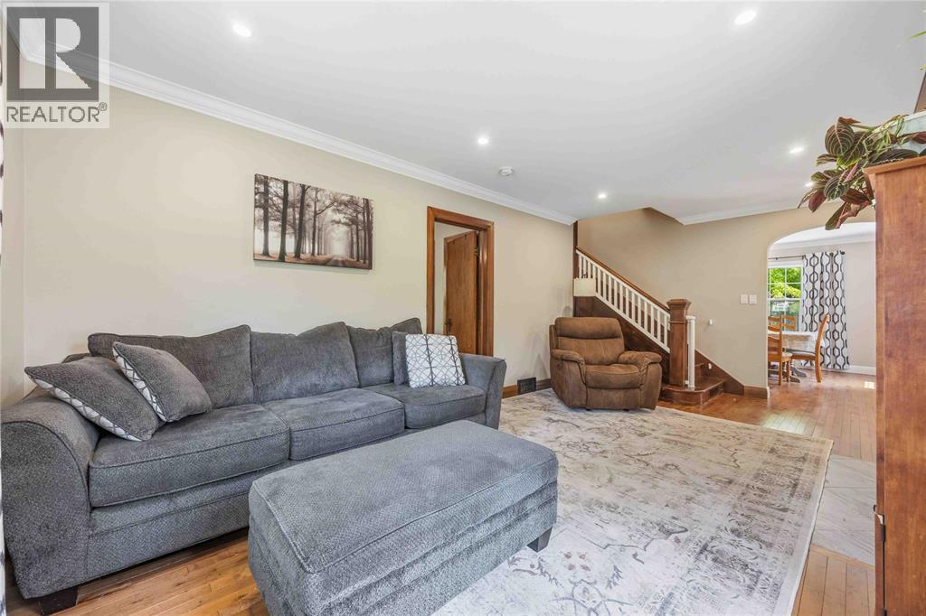 860 LONDON ROAD - 16