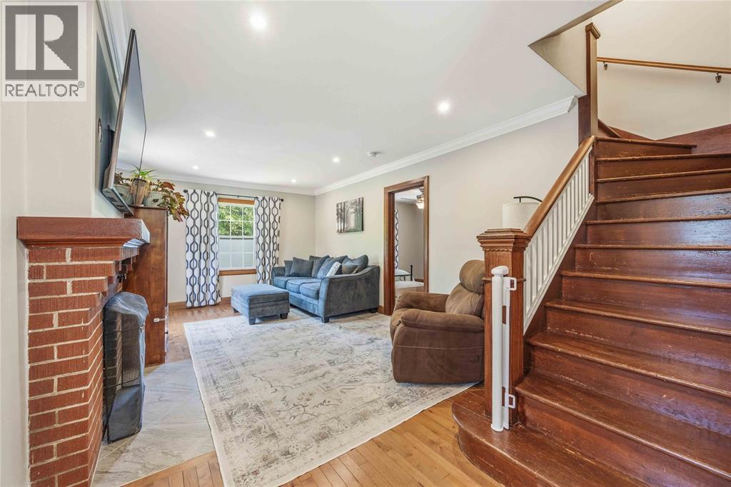 860 LONDON ROAD - 14