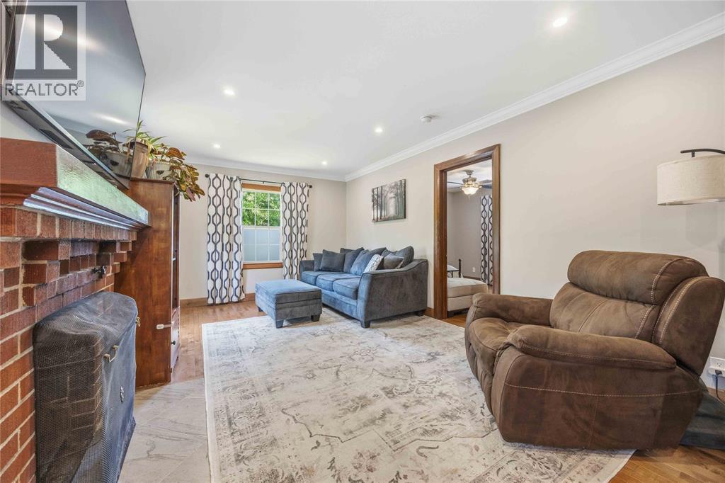 860 LONDON ROAD - 15
