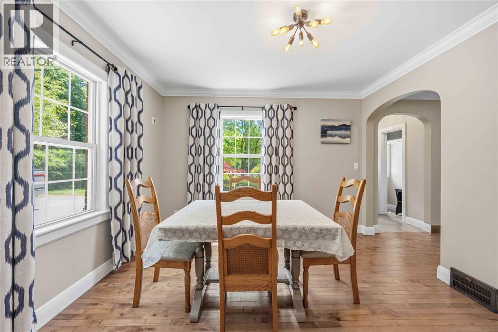 860 LONDON ROAD - 11
