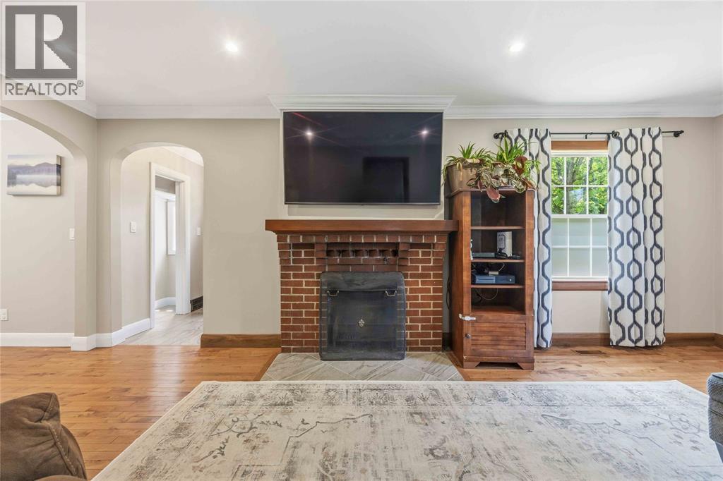 860 LONDON ROAD - 17