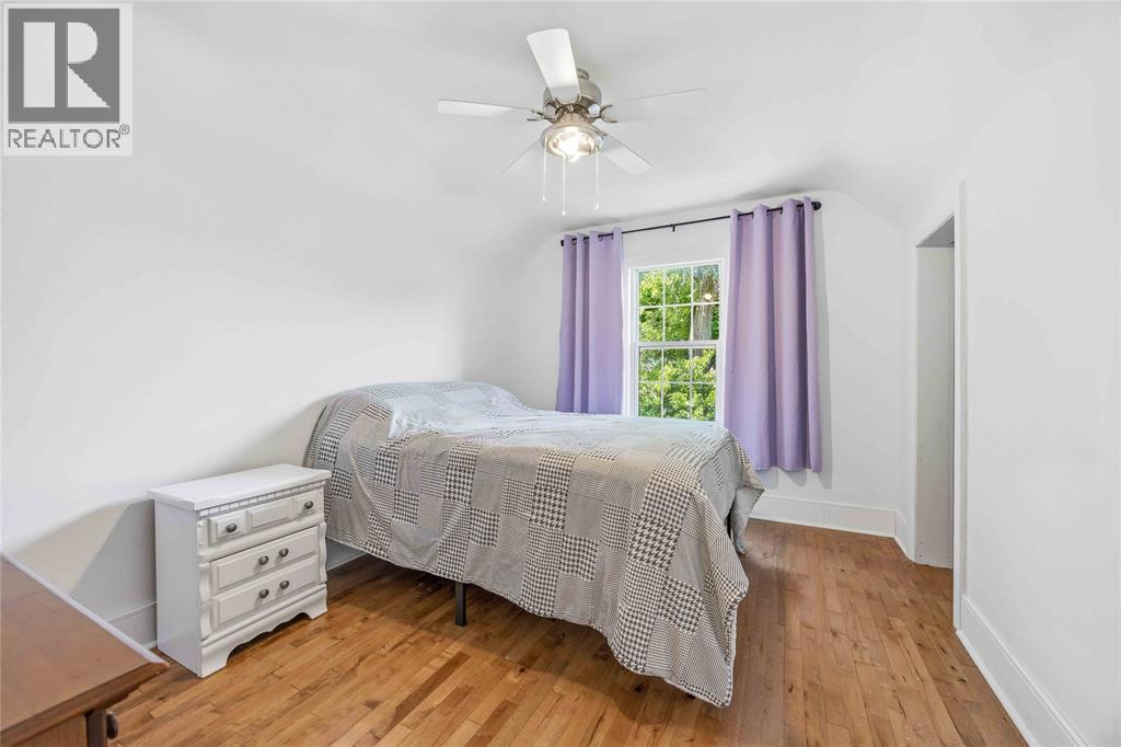 860 LONDON ROAD - 24